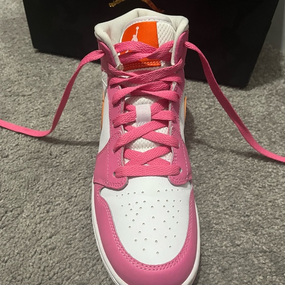 Size 6 Air Jordan’s - Picture 6 of 12